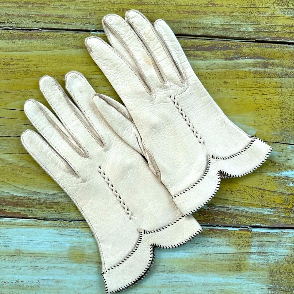 Antique White Driving Gloves